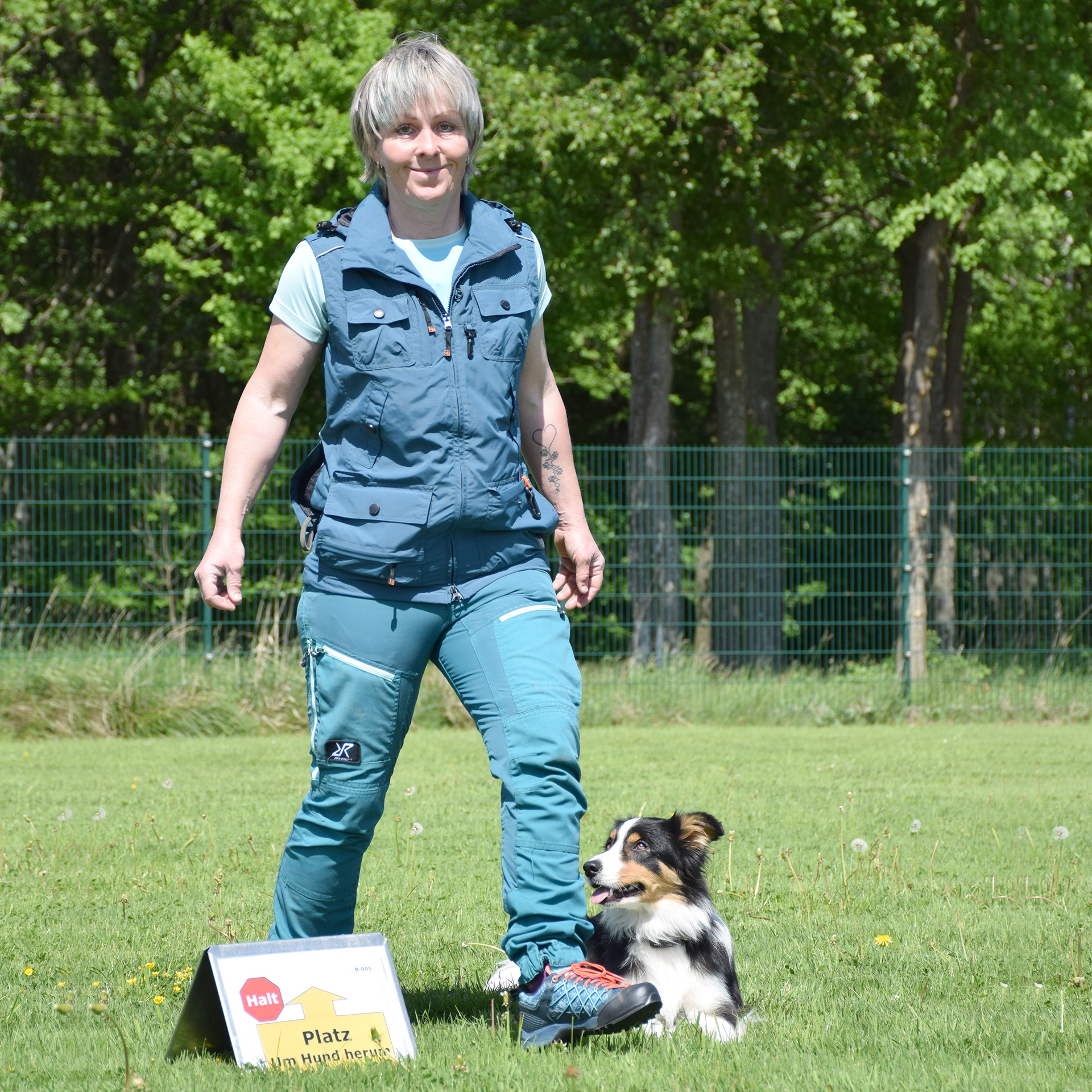 Rally Obedience - Trainerin und Hund